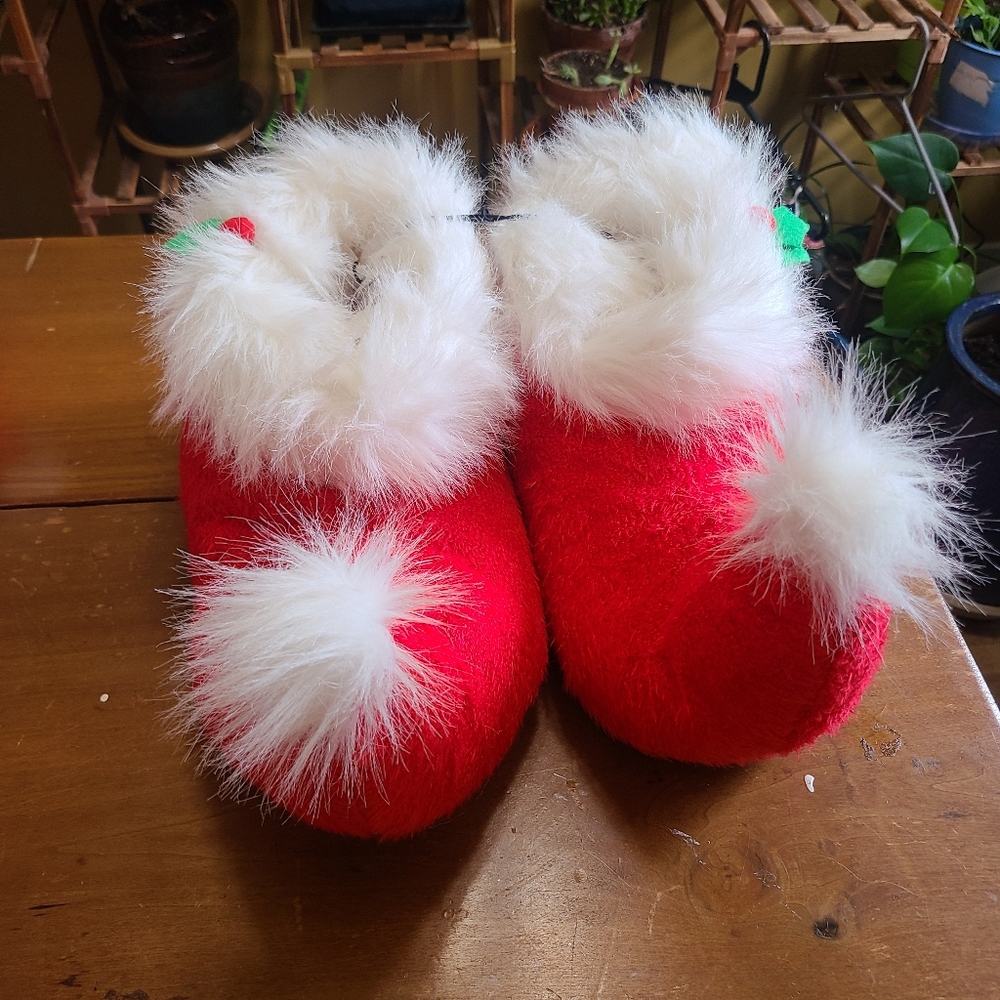 Holiday New Memory Foam santa slippers